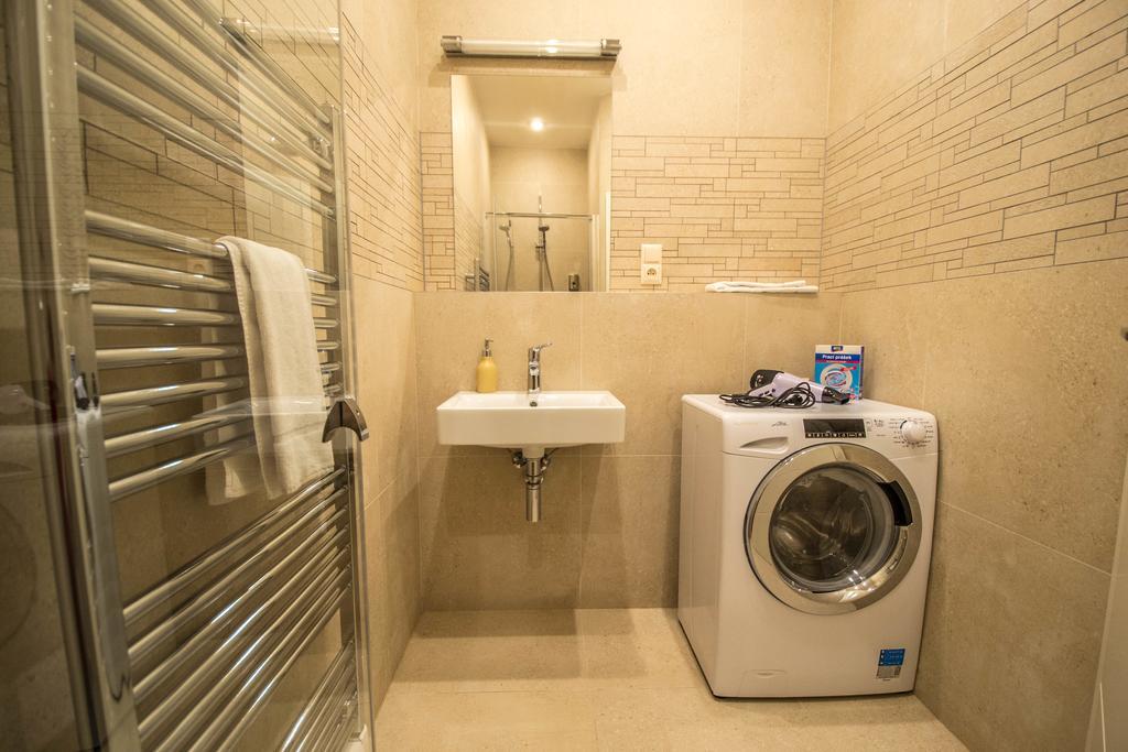 Appartement Bourgeois In Cultural Heritage Building By Ruterra Prague