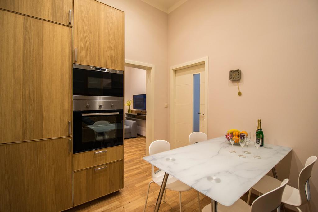 Bourgeois In Cultural Heritage Building By Ruterra Appartement Prague